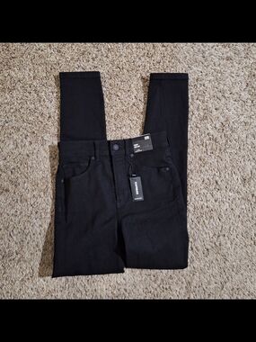 NWT Express Skinny High Rise 4-Way Hyper Stretch Distressed Jeans Black 00R
